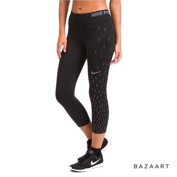 Nike Women's Linear Rain Dri-Fit Nike Pro Capri Leggings Size M - Picture 1 of 10